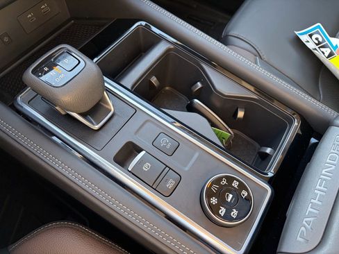 Used 2025 Nissan Pathfinder Platinum w/ Black Appearance Package image 14