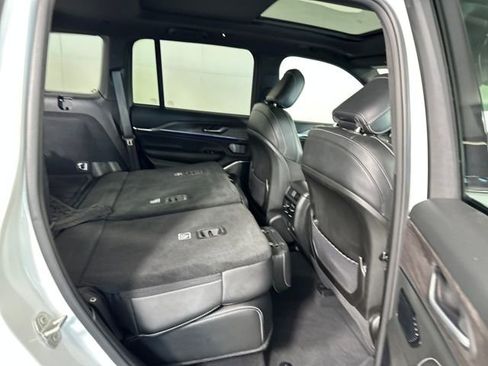 Used 2023 Jeep Grand Cherokee Overland image 28