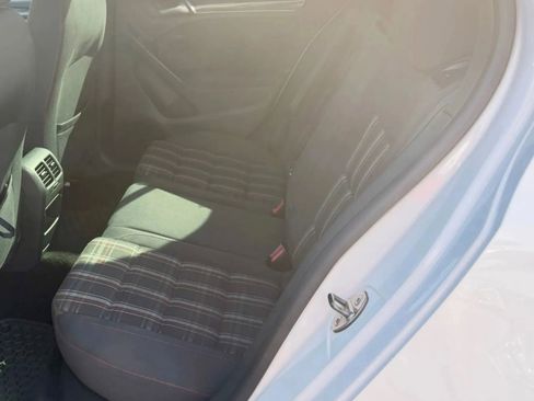 Used 2011 Volkswagen Golf 4-Door image 9