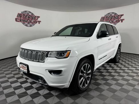 Used 2018 Jeep Grand Cherokee Overland AWD/4WD image 3