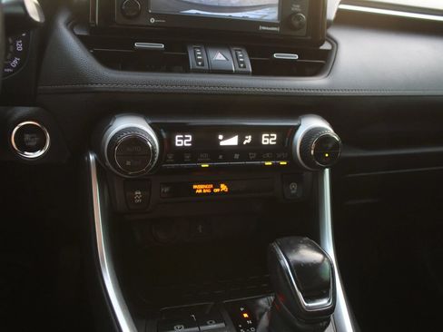 Used 2020 Toyota RAV4 XLE Premium FWD image 18