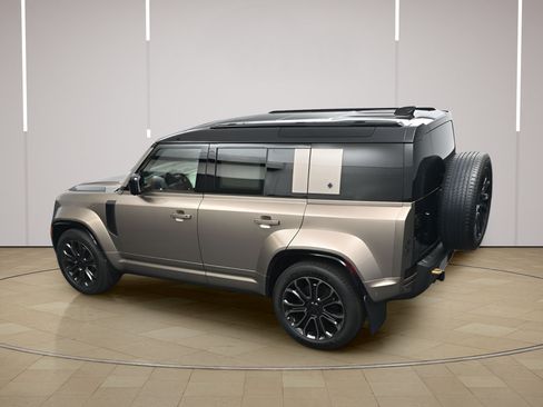 New 2026 Land Rover Defender 110 AWD/4WD image 33