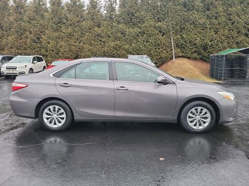 Used 2017 Toyota Camry LE image 8
