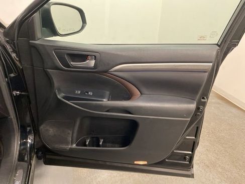 Used 2018 Toyota Highlander Limited image 26