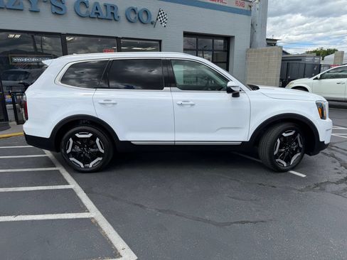 Used 2024 Kia Telluride EX w/ EX Captain's Chair Package FWD image 8