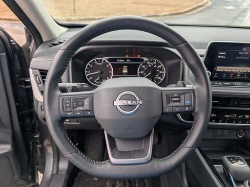 Used 2025 Nissan Rogue SV image 19