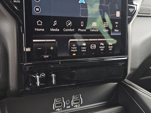 New 2026 RAM 3500 Laramie AWD/4WD image 32