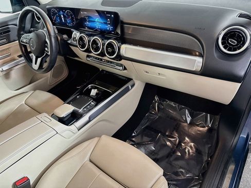 Used 2022 Mercedes-Benz GLB 250 4MATIC w/ Premium Package image 30