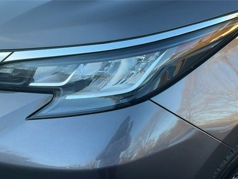 Certified 2022 Toyota Sienna LE image 5