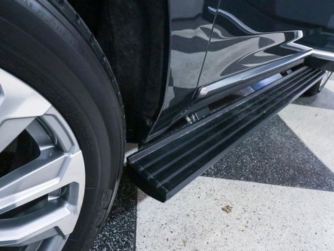 Used 2022 GMC Yukon Denali w/ Denali Premium Package image 34