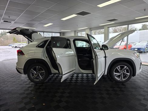 New 2024 Volkswagen Atlas Cross Sport SEL R-Line image 17