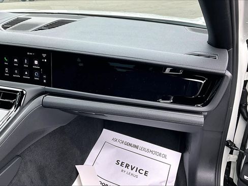 Used 2024 Porsche Panamera image 15