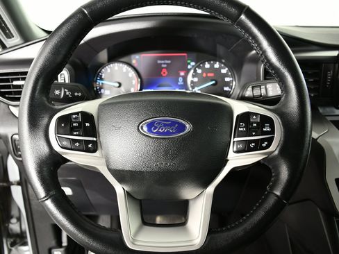 Used 2023 Ford Explorer XLT AWD/4WD image 19