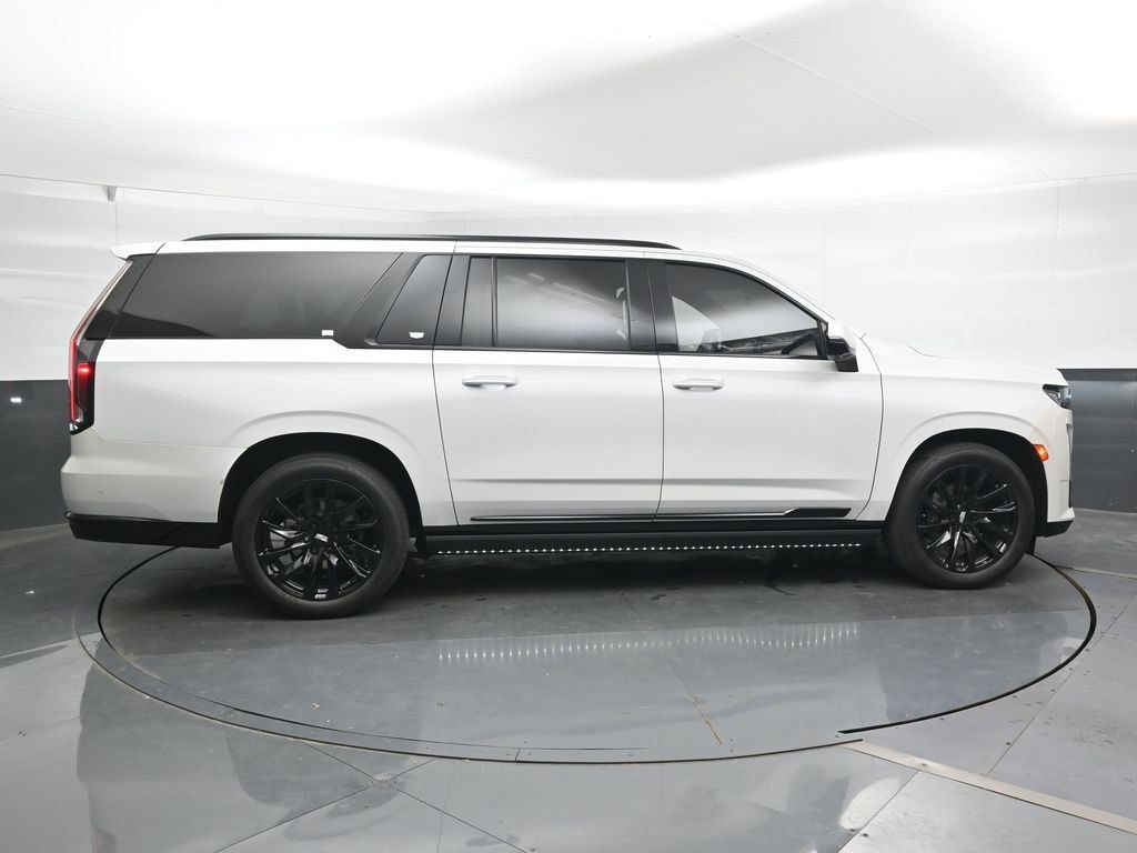 Used 2024 Cadillac Escalade ESV Sport Platinum w/ LPO, ONYX Package AWD/4WD image 4