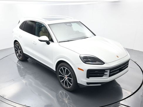 Certified 2026 Porsche Cayenne AWD/4WD image 40