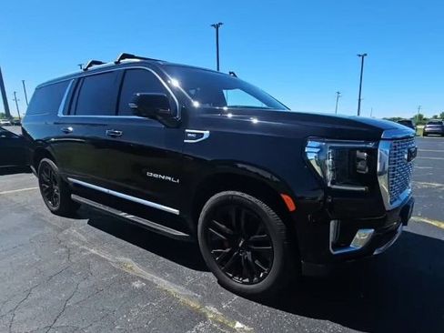 Used 2021 GMC Yukon XL Denali AWD/4WD image 1