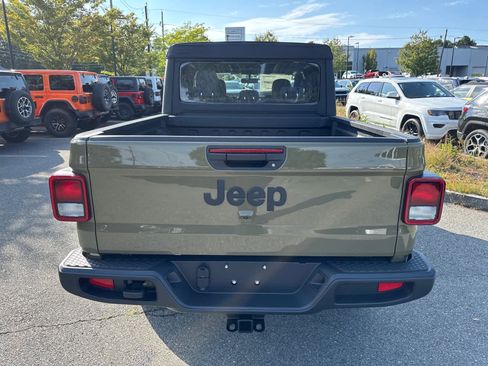 New 2025 Jeep Gladiator Sport image 5