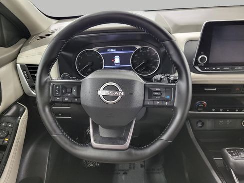 Used 2025 Nissan Rogue SV image 6