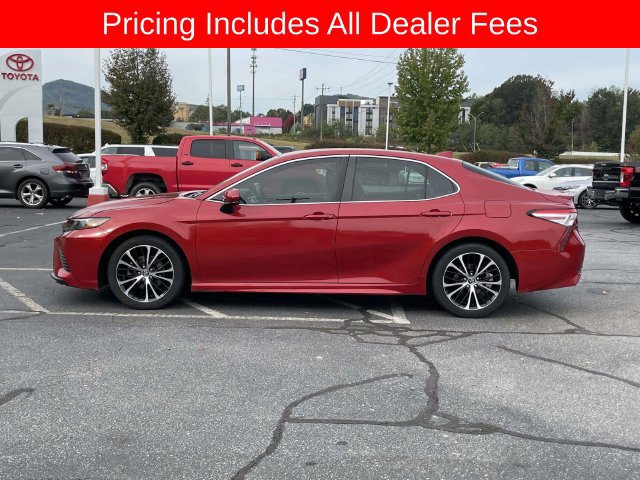 Used 2020 Toyota Camry SE FWD image 2