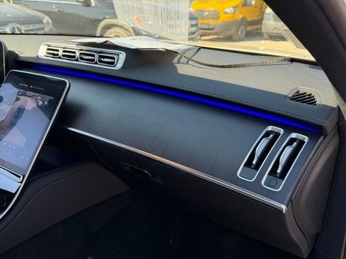 Used 2022 Mercedes-Benz S 580 4MATIC Sedan w/ AMG Line Package image 19