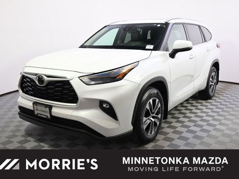 Used 2022 Toyota Highlander XLE image 1