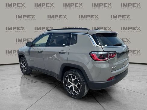 Used 2024 Jeep Compass Latitude AWD/4WD image 3