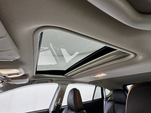 Used 2022 Subaru Crosstrek 2.5i Limited w/ Moonroof Package 2 image 6