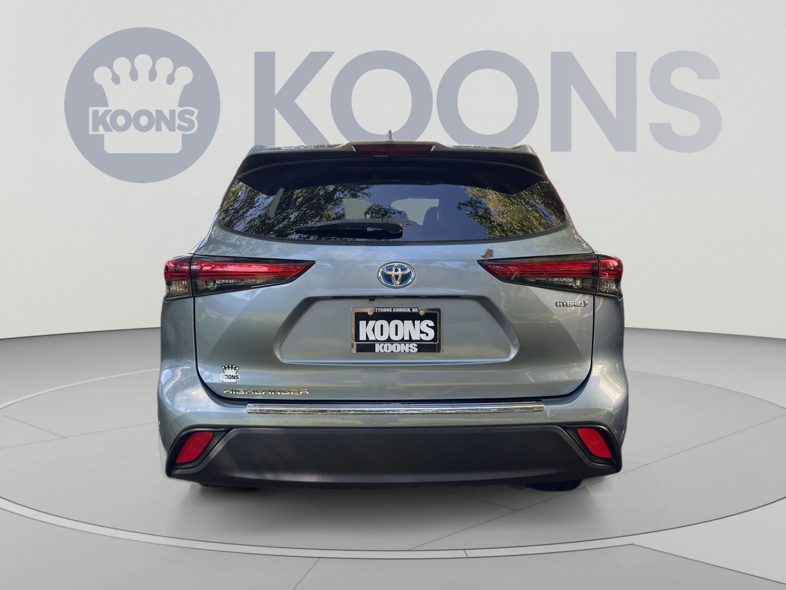 Used 2022 Toyota Highlander XLE AWD/4WD image 4