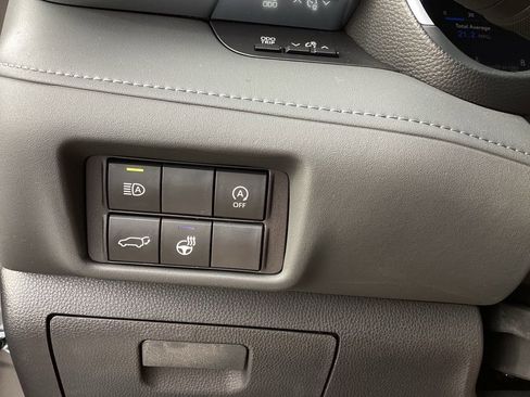 Used 2023 Toyota Highlander Limited image 18