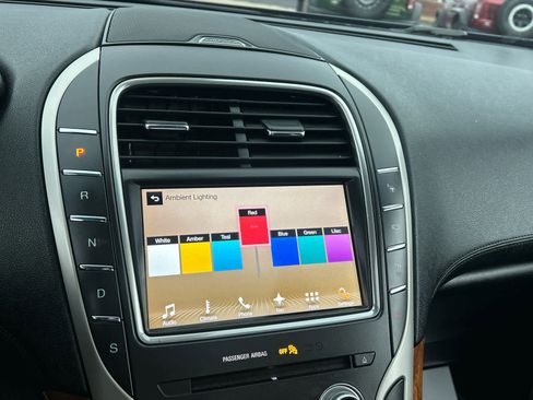 Used 2017 Lincoln MKX Reserve w/ Driver Assistance Package image 39