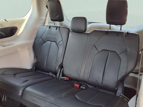 Used 2020 Chrysler Pacifica Touring-L Plus w/ Tire & Wheel Group image 11