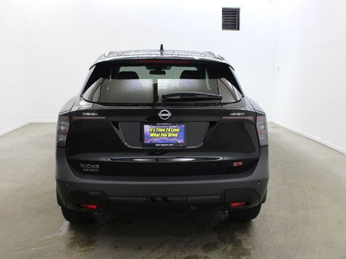 New 2026 Nissan Kicks SR FWD image 4