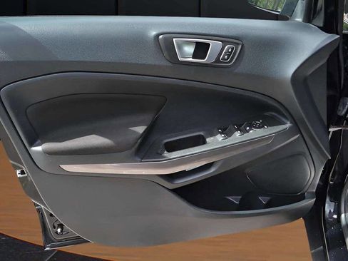 Used 2019 Ford EcoSport SE image 32