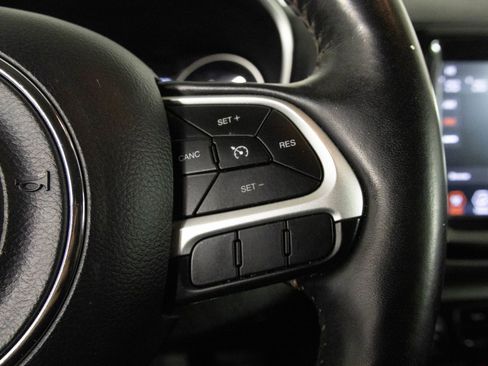 Used 2019 Jeep Compass Limited image 31