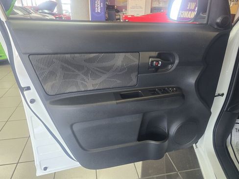 Used 2014 Scion xB image 7