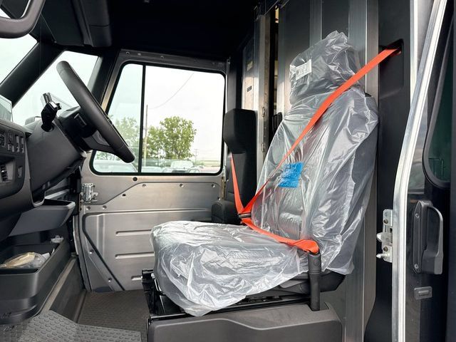 Used 2024 Chevrolet Brightdrop 400 w/ Commercial Equipment Package AWD/4WD image 21