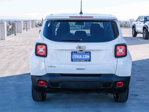 Used 2023 Jeep Renegade Latitude AWD/4WD image 5