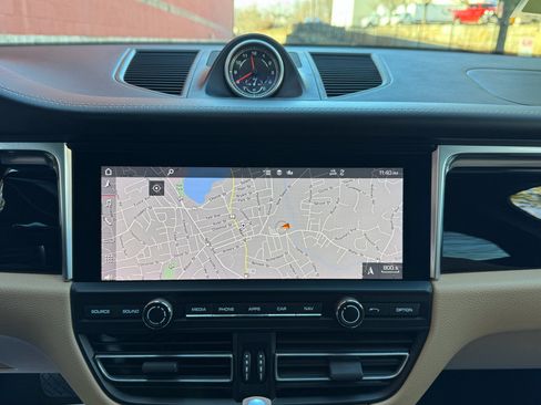 Used 2020 Porsche Macan image 20