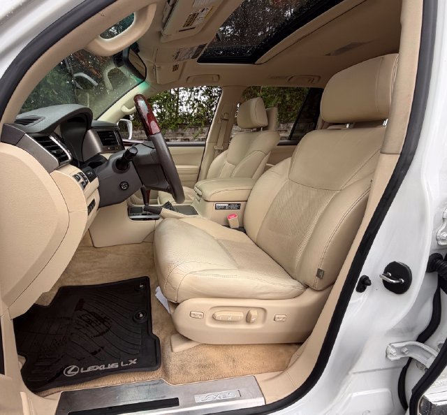 Used 2015 Lexus LX 570 4WD w/ Luxury Package image 16