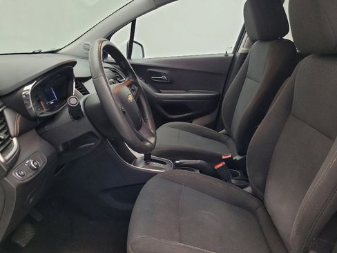 Used 2022 Chevrolet Trax LS w/ Tint and Cruise Package FWD image 17