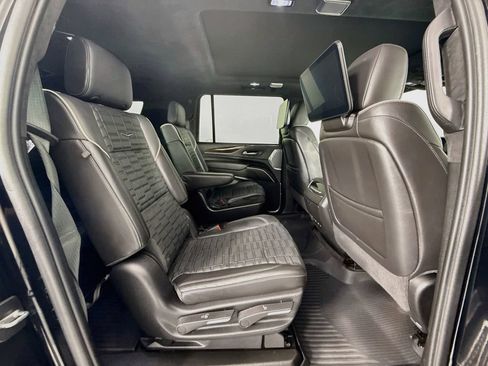 Used 2024 Cadillac Escalade ESV Premium Luxury Platinum AWD/4WD image 31