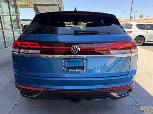 Used 2024 Volkswagen Atlas Cross Sport SE w/ Panoramic Sunroof Package FWD image 13