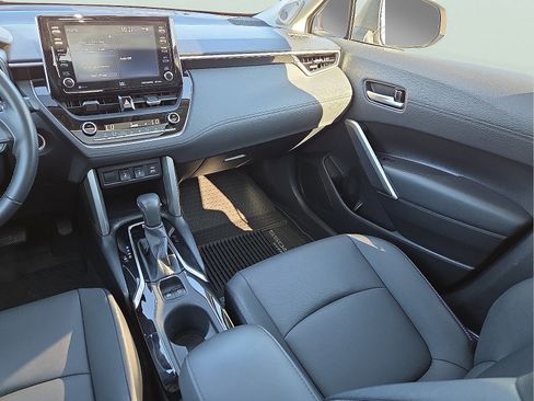 Used 2022 Toyota Corolla Cross XLE image 12