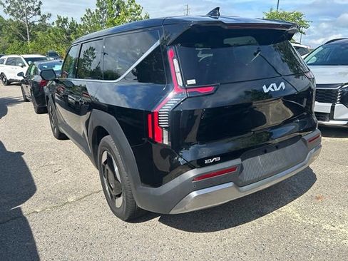 Certified 2024 Kia EV9 Light Long Range RWD image 8