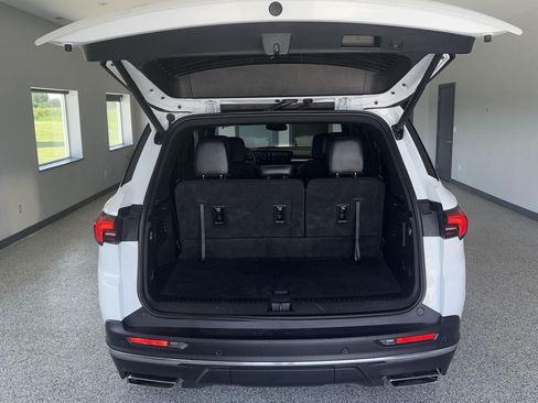 Used 2026 Buick Enclave Preferred AWD/4WD image 11