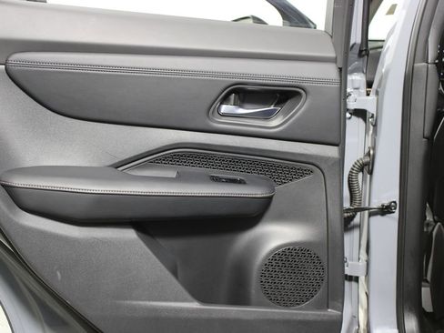 Used 2024 Nissan Ariya FWD image 25