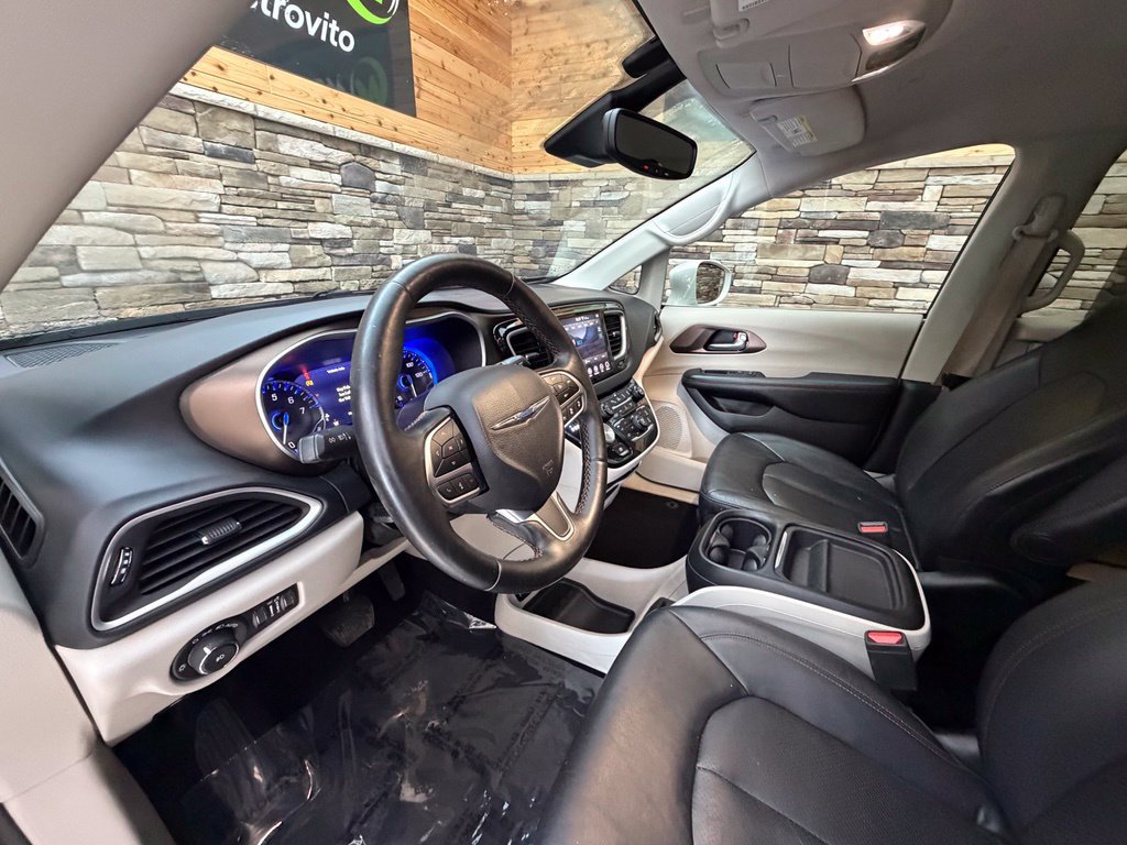 Used 2019 Chrysler Pacifica Touring-L w/ Advanced Safetytec Group FWD image 21
