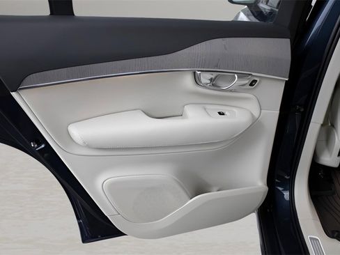 New 2025 Volvo XC90 B6 Plus w/ Protection Package Premier image 20