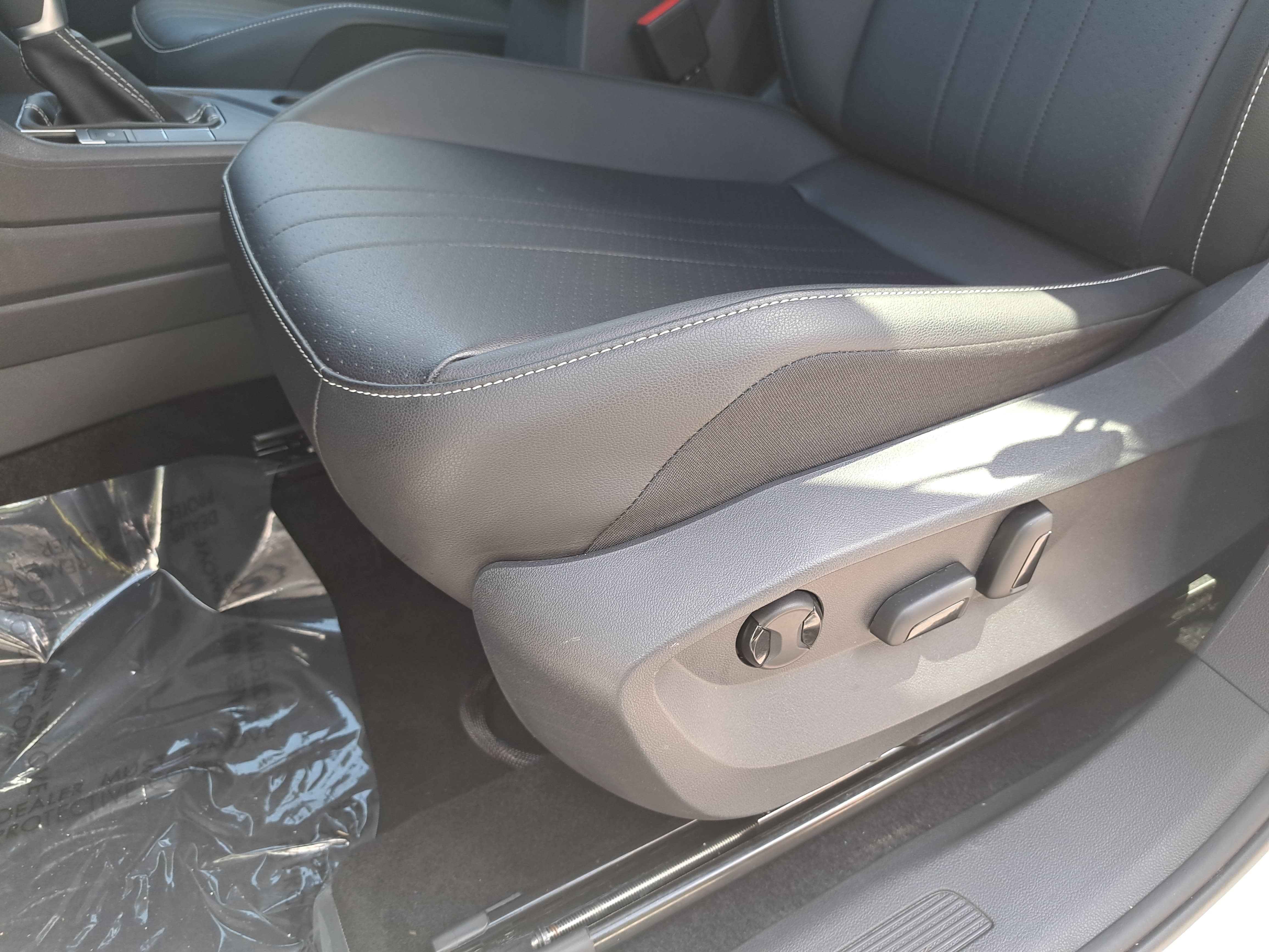 Certified 2023 Volkswagen Tiguan SE FWD image 29