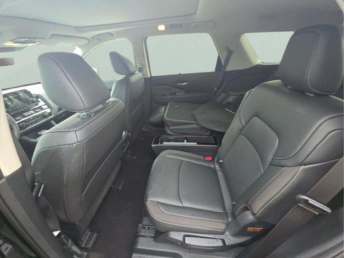 Used 2025 Nissan Pathfinder SL w/ SL Premium Package FWD image 5